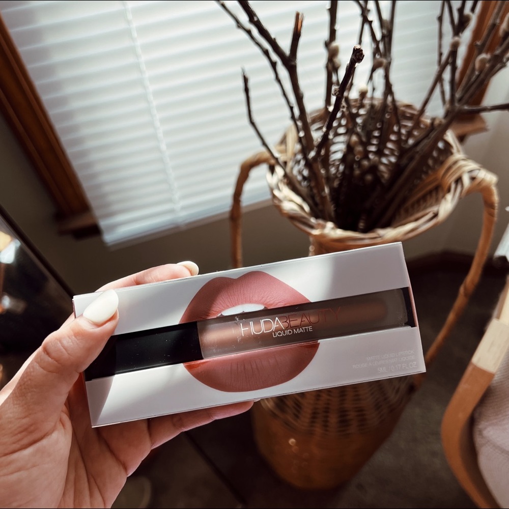 Huda Beauty Liquid Matte Lipstick - Wifey